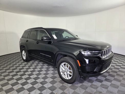 Certified 2025 Jeep Grand Cherokee Laredo X w/ Luxury Tech Group I image 2