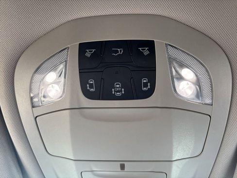 Used 2024 Chrysler Pacifica Touring-L FWD image 39
