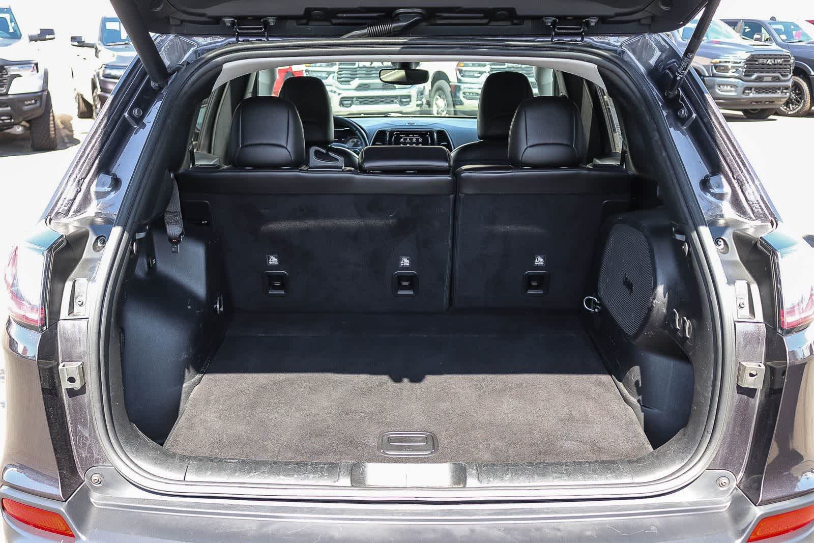 Used 2019 Jeep Cherokee Limited FWD image 25