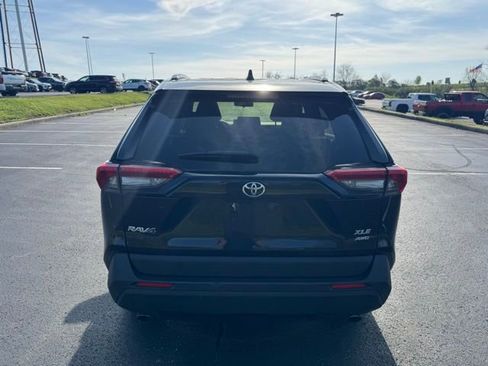 Used 2021 Toyota RAV4 XLE w/ Convenience Package image 4