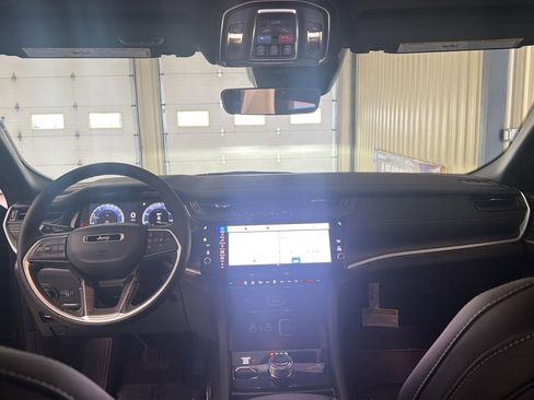 New 2026 Jeep Grand Cherokee Limited w/ Limited Altitude Package image 32