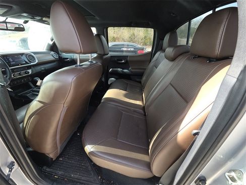Used 2017 Toyota Tacoma Limited image 15