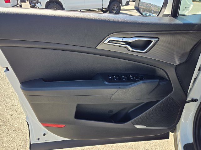 New 2027 Kia Sportage LX FWD image 16