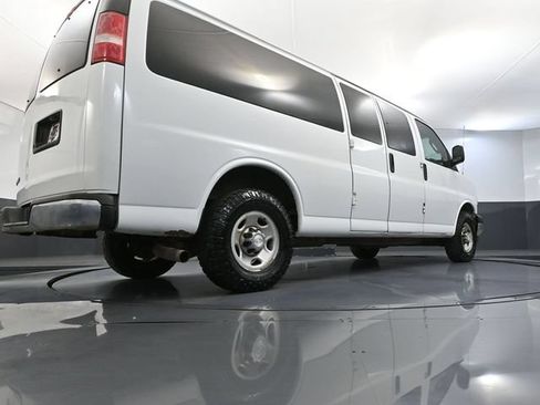 Used 2017 Chevrolet Express 3500 LT w/ LT Preferred Equipment Group RWD image 47