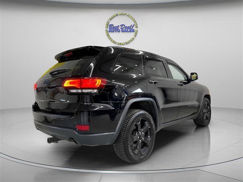 Used 2018 Jeep Grand Cherokee Laredo AWD/4WD image 6