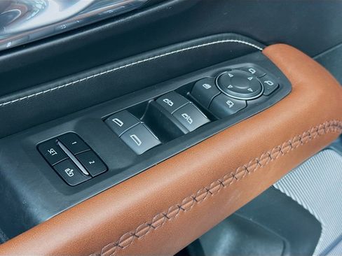 Used 2024 GMC Yukon Denali Ultimate AWD/4WD image 18