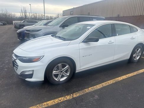 Used 2022 Chevrolet Malibu LS image 2