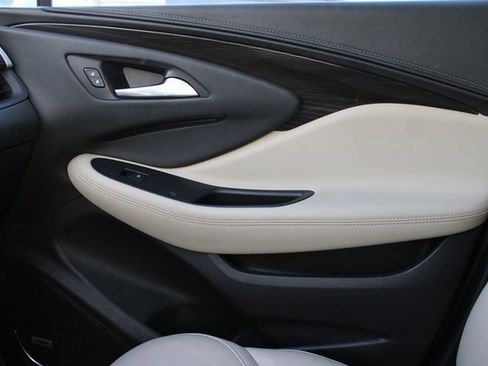 Used 2020 Buick Envision Premium w/ Driver Confidence Package image 31