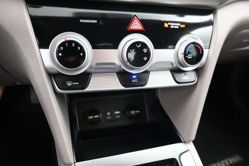 Used 2019 Hyundai Elantra SE FWD image 18