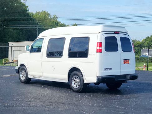 Used 2015 Chevrolet Express 2500 RWD image 14