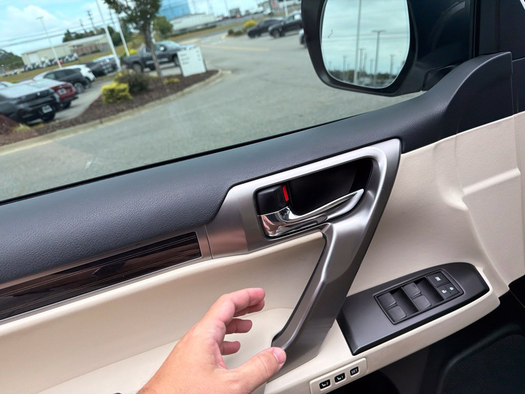 Used 2023 Lexus GX 460 Premium AWD/4WD image 17