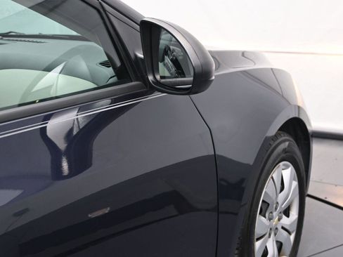 Used 2014 Chevrolet Cruze LS image 12