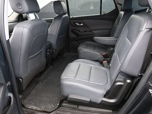 Used 2020 Chevrolet Traverse LT w/ LT Premium Package FWD image 15