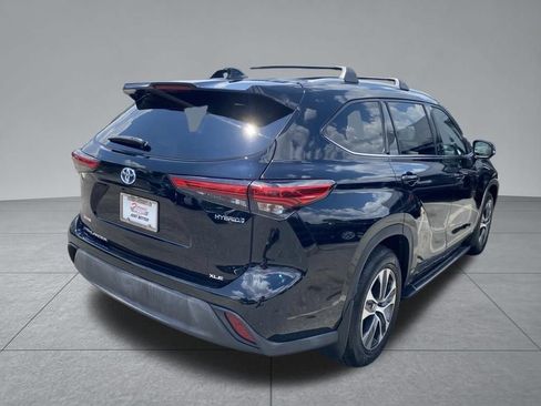 Used 2022 Toyota Highlander XLE AWD/4WD image 18