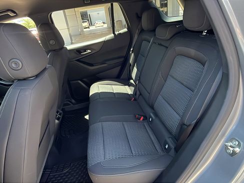 Used 2026 Chevrolet Equinox LT FWD image 24