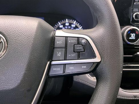 Used 2022 Toyota Highlander L image 16