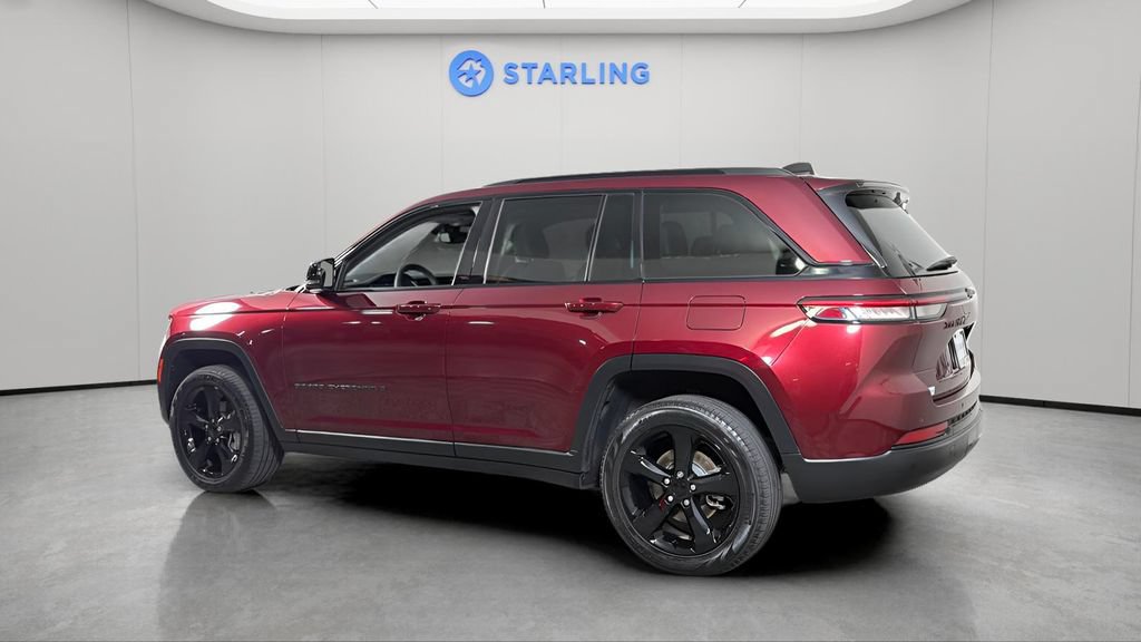 Used 2023 Jeep Grand Cherokee Limited w/ Black Appearance Package RWD image 4
