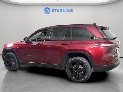 Used 2023 Jeep Grand Cherokee Limited w/ Black Appearance Package RWD image 4