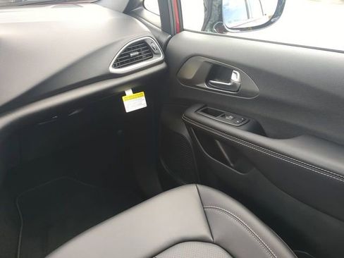 New 2026 Chrysler Voyager LX FWD image 20