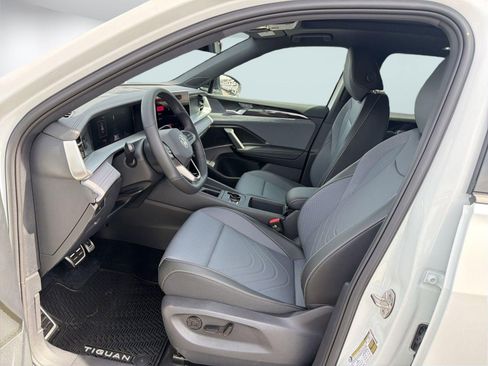 New 2026 Volkswagen Tiguan SE R-Line AWD/4WD image 5