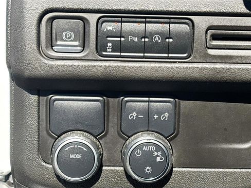 Used 2023 Chevrolet Suburban Premier image 10