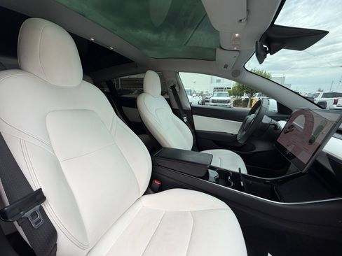 Used 2020 Tesla Model 3 Standard Range Plus RWD image 19