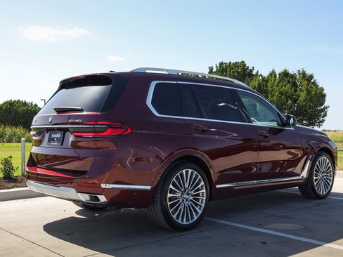 Used 2025 BMW X7 xDrive40i AWD/4WD image 9