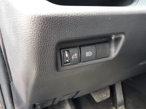 Used 2025 Toyota RAV4 XLE AWD/4WD image 19