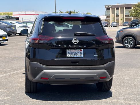Used 2023 Nissan Rogue SV FWD image 4