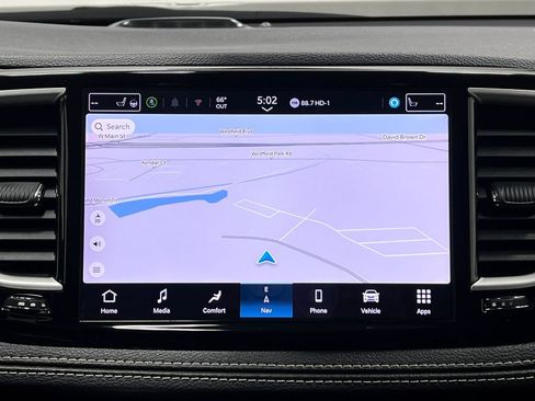 Used 2024 Chrysler Pacifica Limited FWD image 11