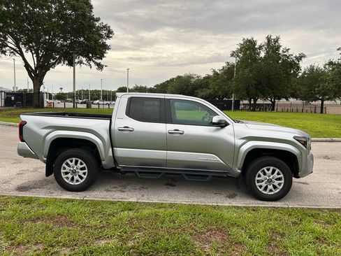 Used 2024 Toyota Tacoma SR5 w/ SR5 Upgrade Package RWD image 7
