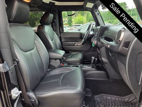 Used 2018 Jeep Wrangler Sahara AWD/4WD image 16