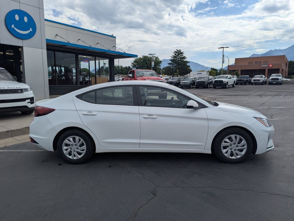 Used 2019 Hyundai Elantra SE w/ Cargo Package FWD image 2
