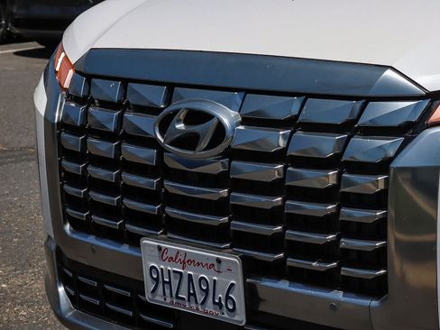 Used 2024 Hyundai Palisade Calligraphy FWD image 3