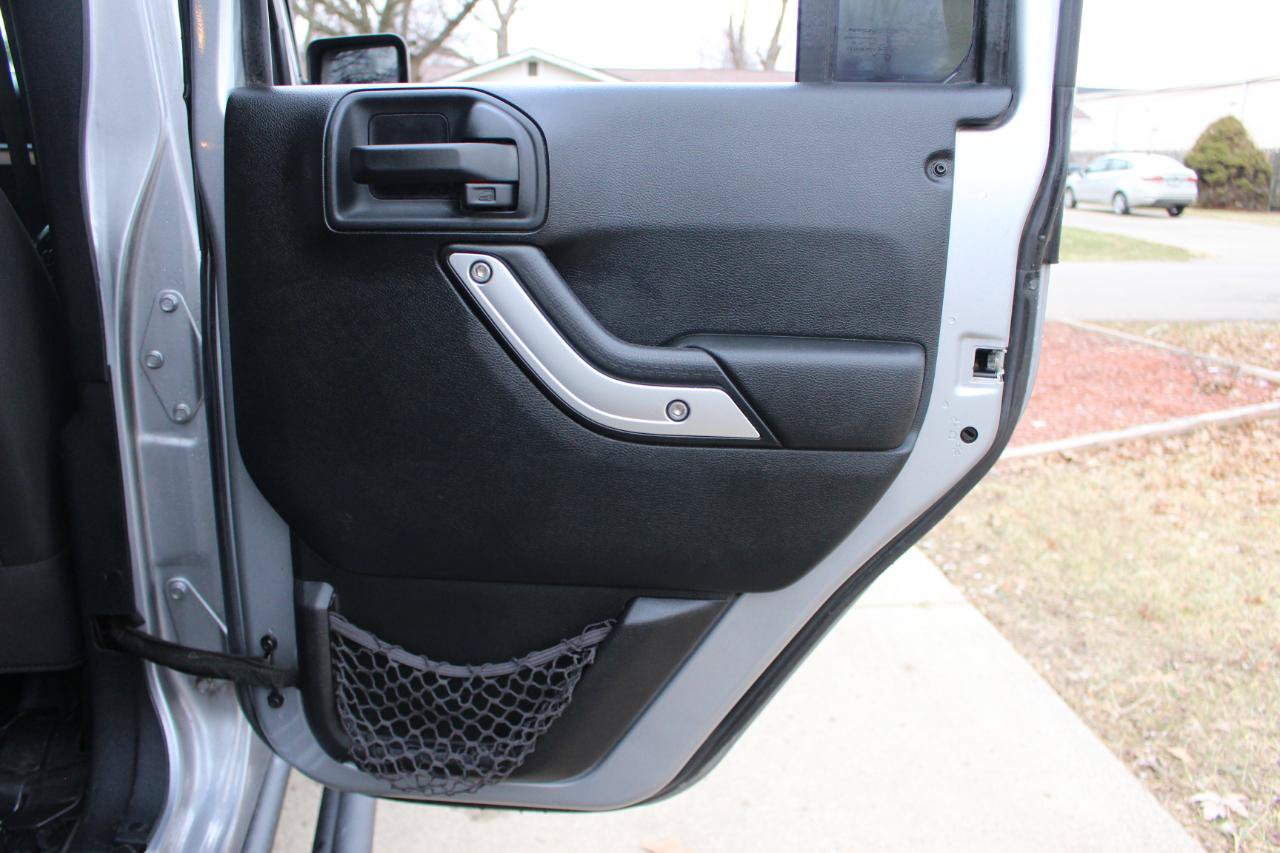 Used 2016 Jeep Wrangler Unlimited Rubicon AWD/4WD image 30