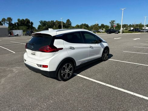 Used 2020 Chevrolet Bolt Premier w/ Infotainment Package FWD image 5