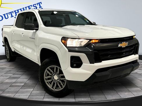 Used 2024 Chevrolet Colorado LT w/ LT Convenience Package AWD/4WD image 3