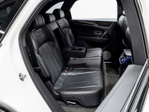 Used 2020 Bentley Bentayga Design Series image 25