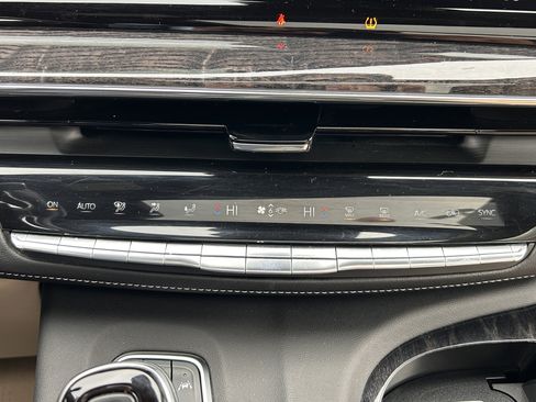 Used 2021 Cadillac Escalade Premium Luxury image 18