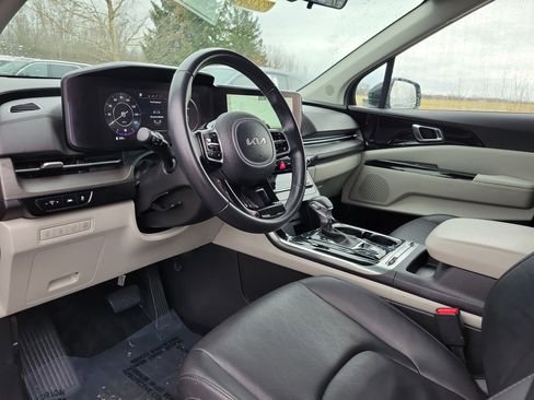 Used 2023 Kia Carnival SX image 19