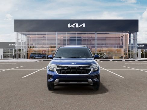 New 2026 Kia Seltos LX FWD image 3