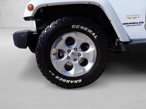 Used 2015 Jeep Wrangler Unlimited Sahara w/ Connectivity Group AWD/4WD image 7
