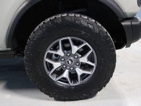 Used 2025 Ford Bronco Badlands AWD/4WD image 34