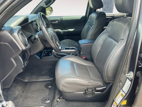 Used 2019 Toyota Tacoma TRD Sport AWD/4WD image 9