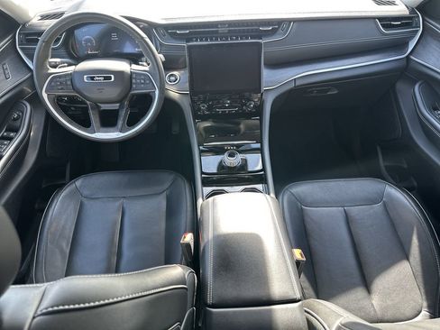 Used 2023 Jeep Grand Cherokee Limited w/ Black Appearance Package image 24