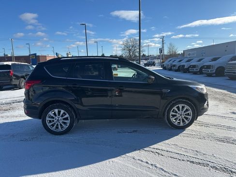 Used 2019 Ford Escape SEL image 4