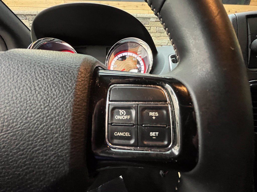 Used 2015 Dodge Grand Caravan SE FWD image 26
