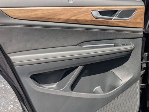 Used 2025 Volkswagen Atlas SE image 25