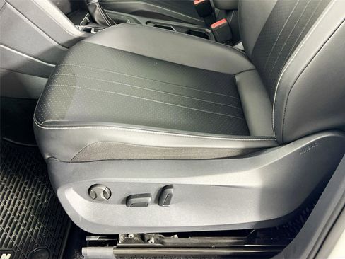 Used 2024 Volkswagen Tiguan SE R-Line image 19