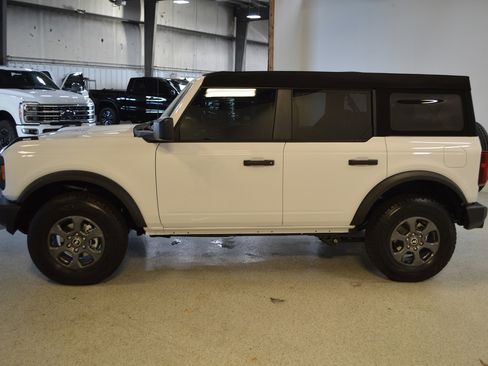 New 2025 Ford Bronco 4-Door image 6